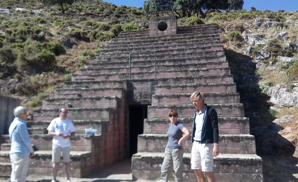 Indgangen til Cueva de Ardales, i den hvide andalusiske landsby Ardales