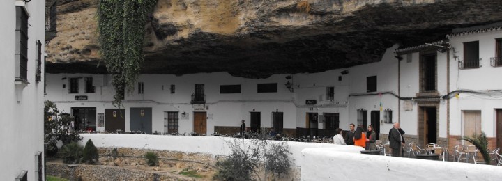 Huse bygget ind i klipperne i Setenil de las Bodegas