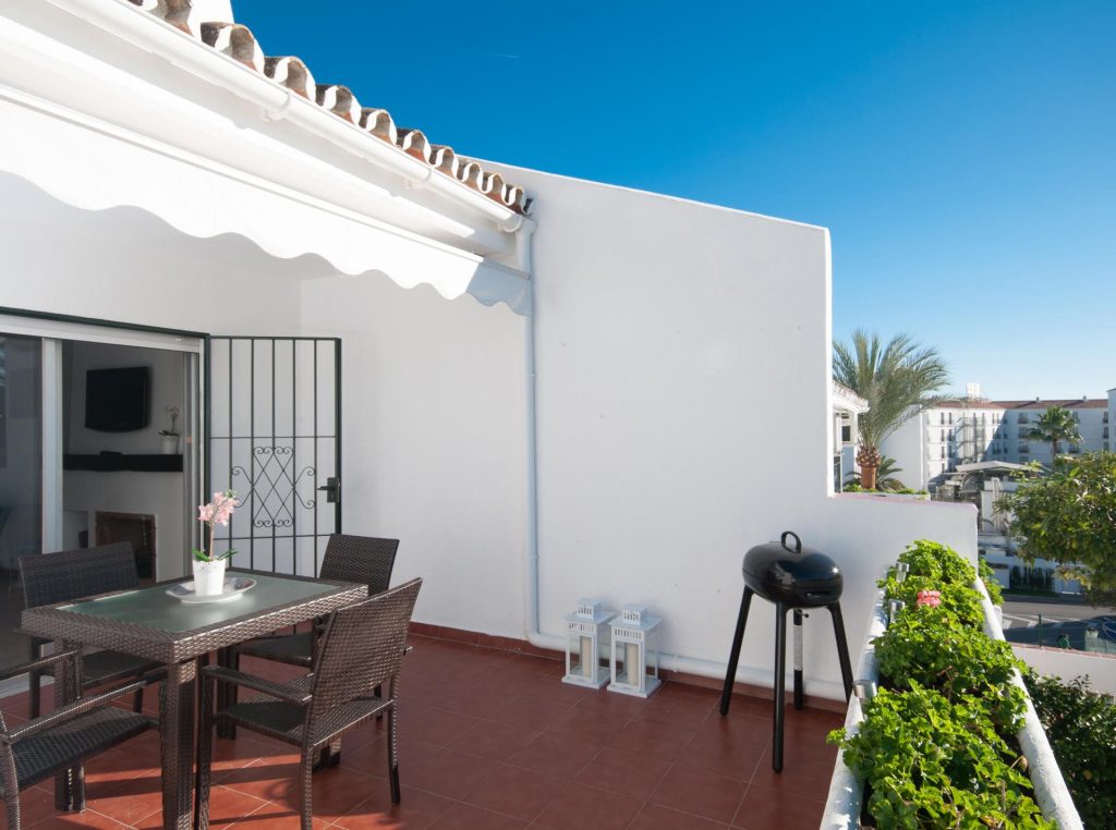 Super-skøn, nyrenoveret lejlighed til 4 personer med storslået poolområde nær Puerto Banus & Marbella