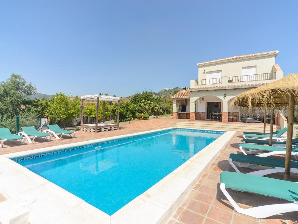 Fantastisk smuk luksus-villa til 8-12 personer med privat pool nær Comares