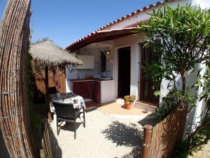 Super-skøn studiolejlighed til 2 personer - med terasse og udendørskøkken - blot 20 meter fra stranden på Costa de la Luz