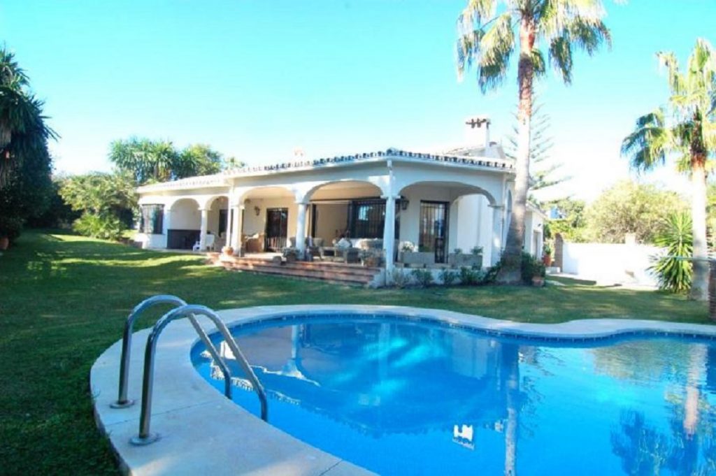 Fantastisk villa til 5-7 personer i Cabopino, nær Marbella, med aflukket have og privat pool