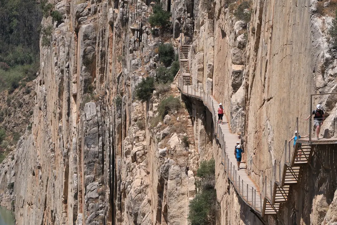 Den oprindelige Kongesti Malaga kan ses lige nedenunder med Caminito del Rey-billetter