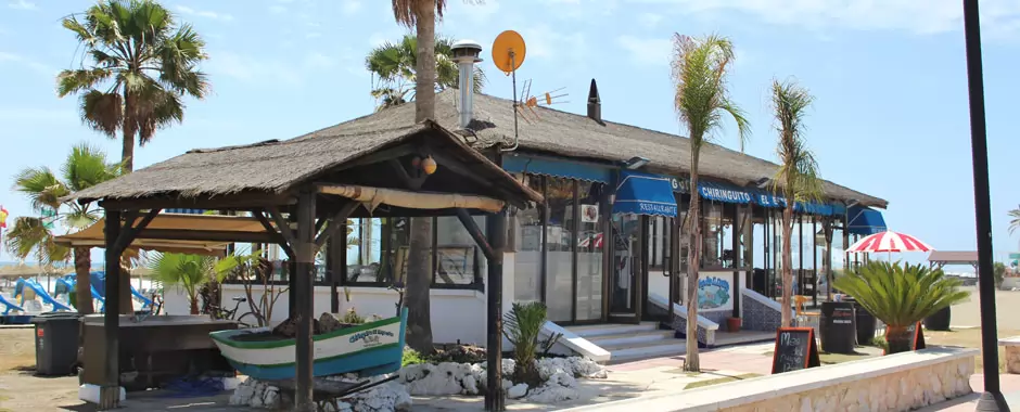 Chiringuito-restaurant på Playamar-stranden, ikke langt fra Malaga
