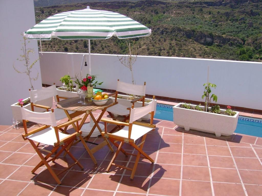Skøn lejlighed til 2-4 personer med pool i en hyggelige bjerglandsby nær Granada