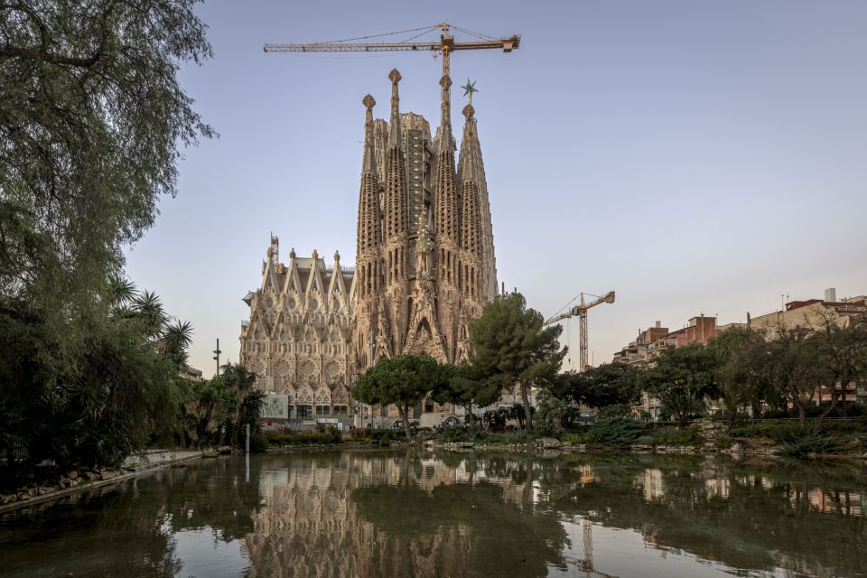 Sagrada Familia spring-køen-over-billetter